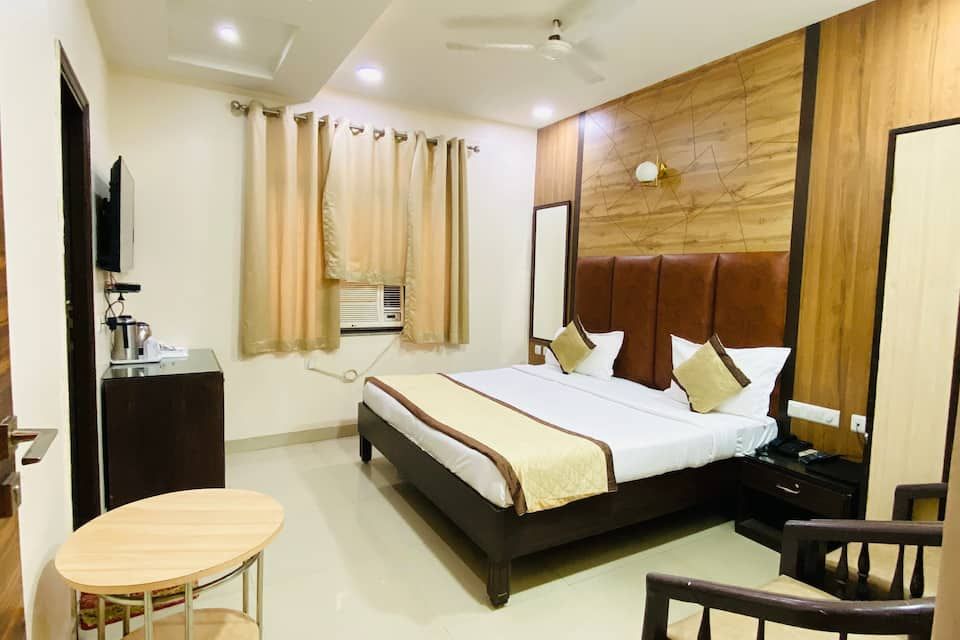 Hotel Pradeep Palace Luxury room 3