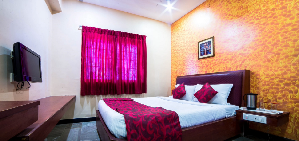 Hotel Shreenithi Deluxe AC