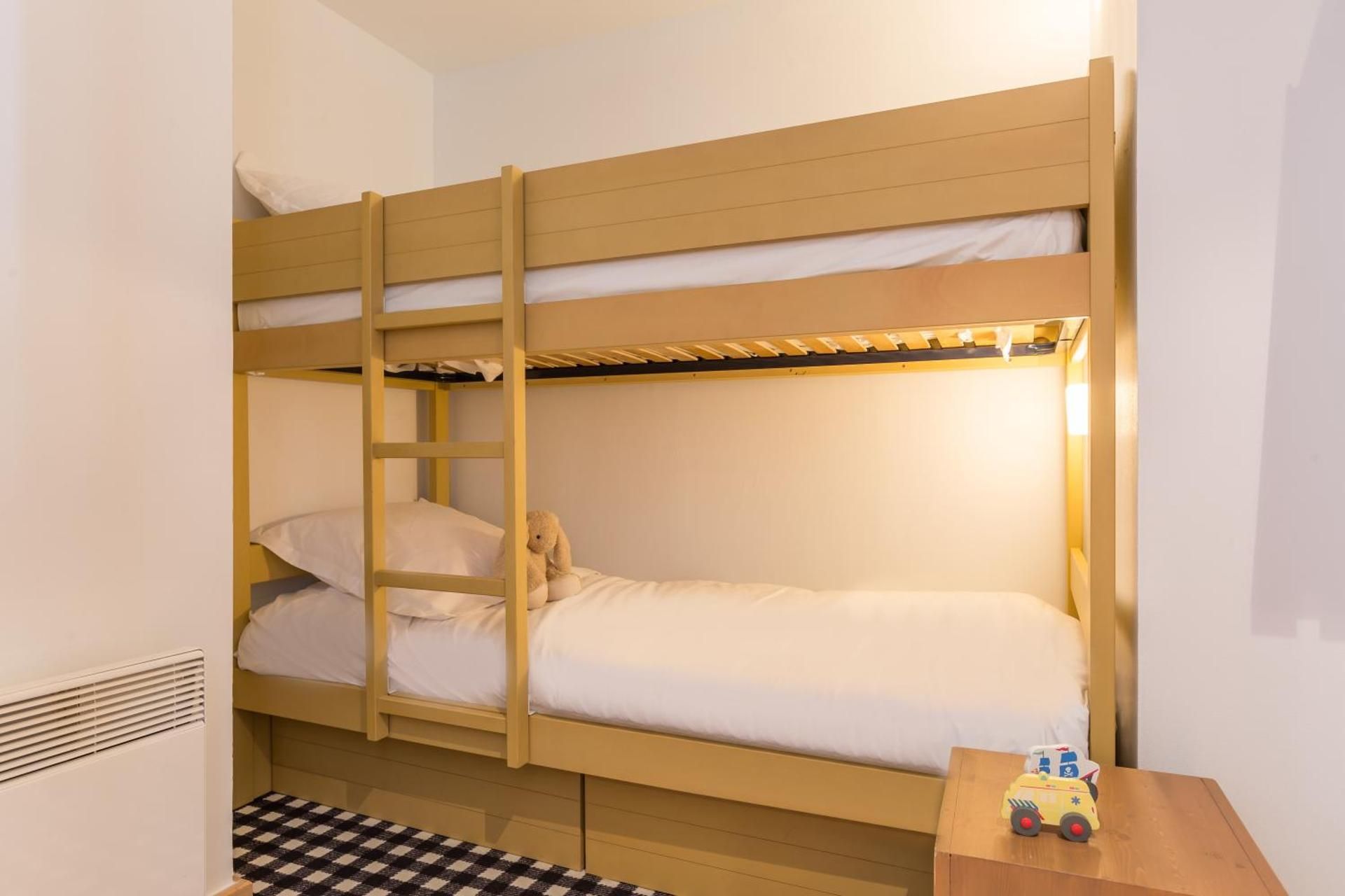 Two-Bedroom Apartment with Sleeping Alcove and Balcony (9 People)