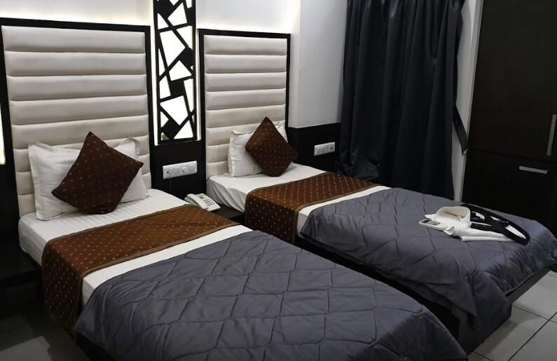 undefined Hotel Apple Inn 5