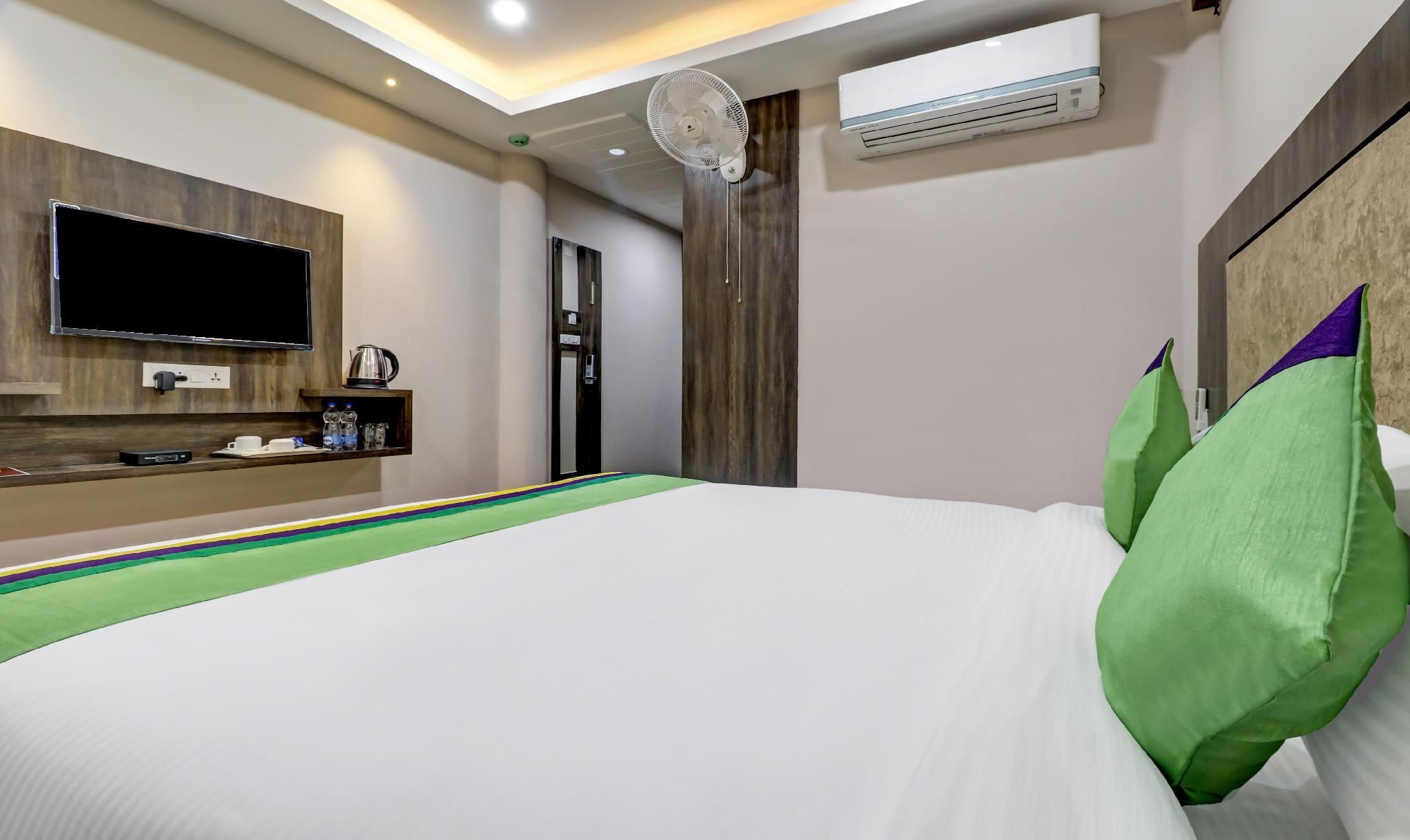 Hotel Bikalal Deluxe Room 8