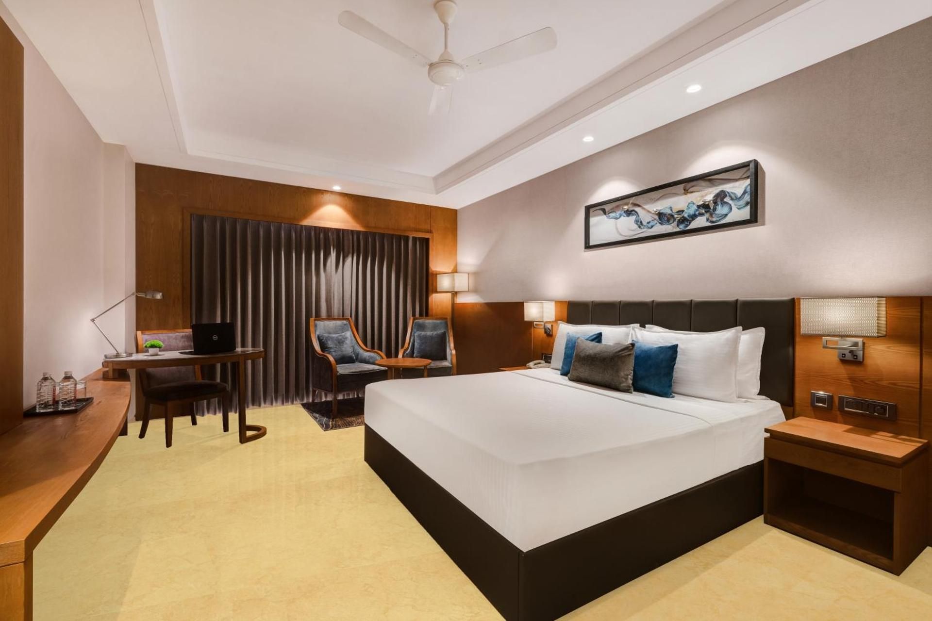 Lemon Tree Premier, Dwarka Deluxe King Room 3
