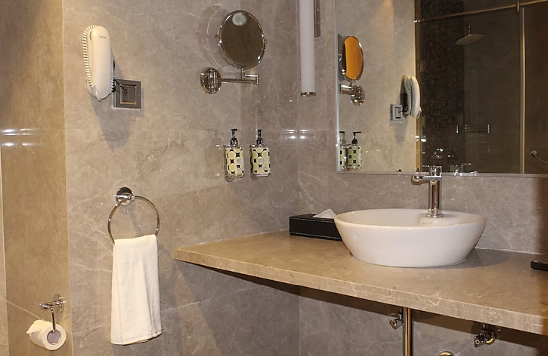 Lemon Tree Premier, Dwarka Deluxe King Room 4