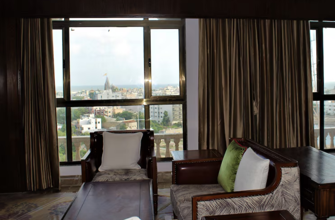 Lemon Tree Premier, Dwarka Deluxe King Room 5