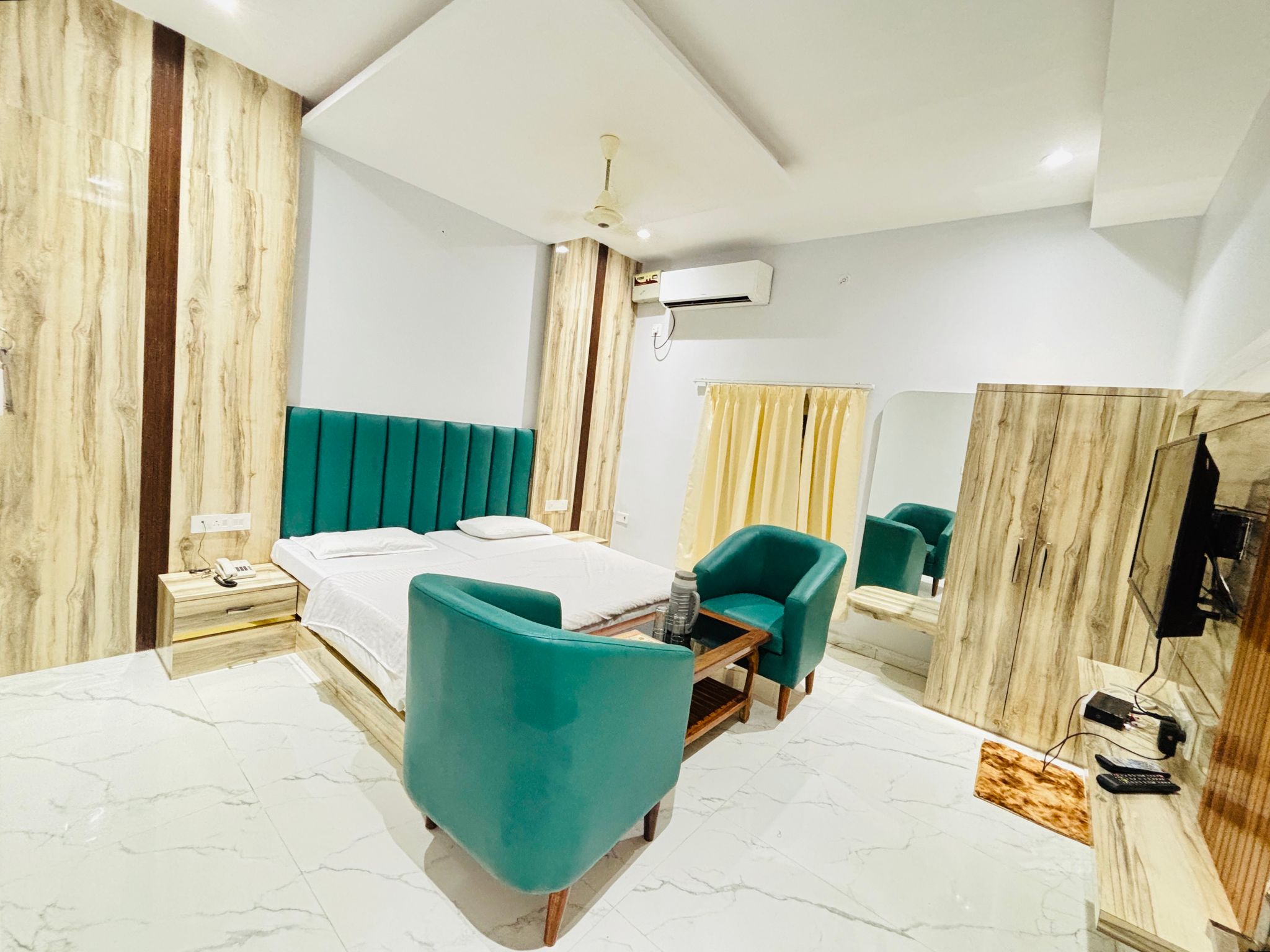 Shri Ram Hotel - 50 Mtrs. from Shri Ram Janam Bhumi Deluxe AC Room 5