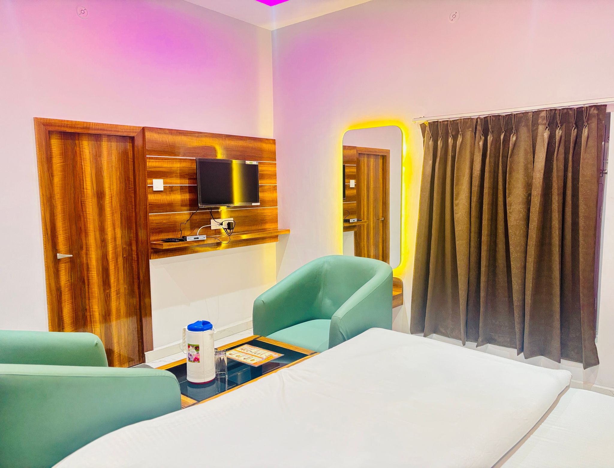 Shri Ram Hotel - 50 Mtrs. from Shri Ram Janam Bhumi Deluxe AC Room 6