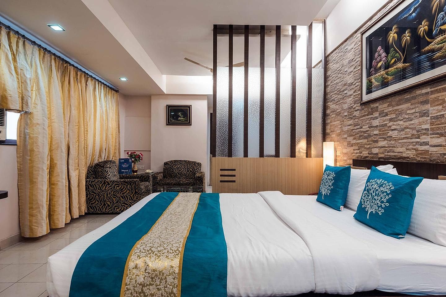 Executive Room (Unmarried Couple not allowed )