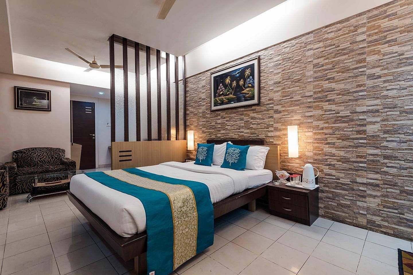 Executive Room (Unmarried Couple not allowed )