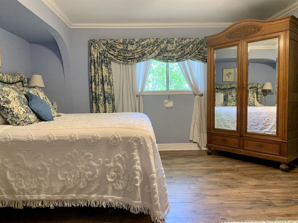 Pegottys Seaside Room