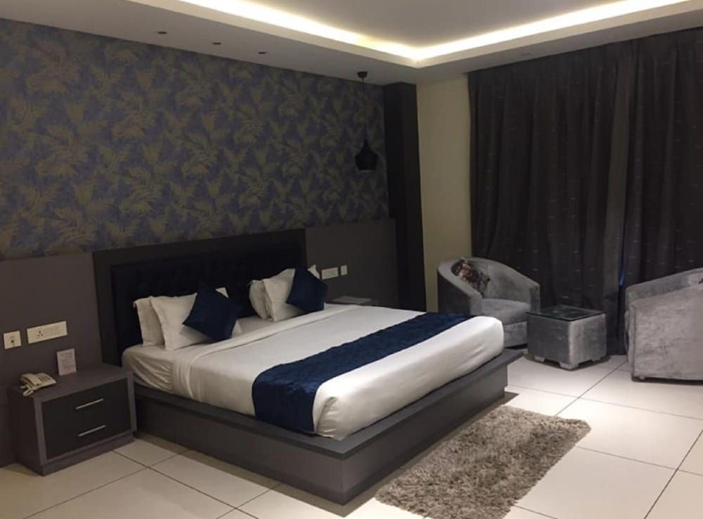 Purnam Residency-Centrally Located in Purnam Mall, Bilaspur