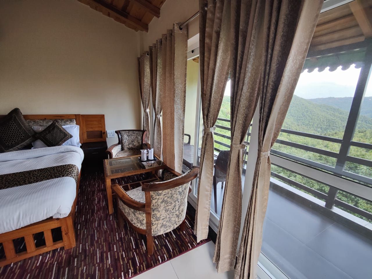 The Wonder Valley Resort Deluxe Room with Mountain & Valley View  6