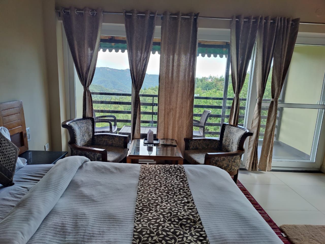 The Wonder Valley Resort Deluxe Room with Mountain & Valley View  2