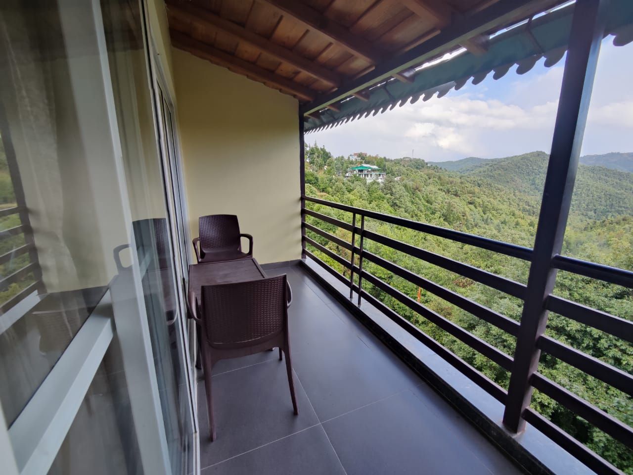 The Wonder Valley Resort Deluxe Room with Mountain & Valley View  14