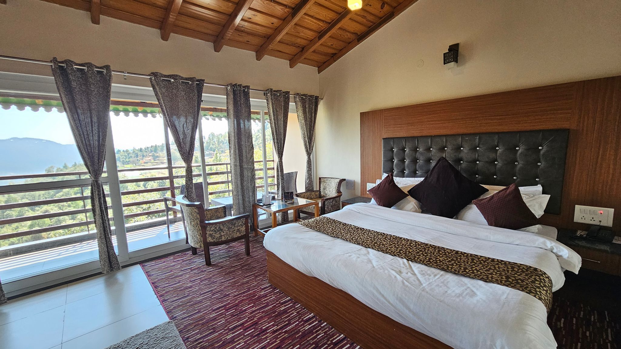 The Wonder Valley Resort Deluxe Room with Mountain & Valley View  10