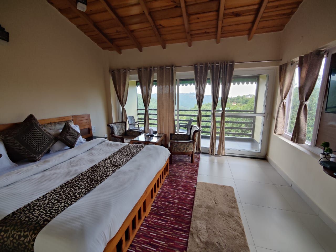 The Wonder Valley Resort Deluxe Room with Mountain & Valley View  7