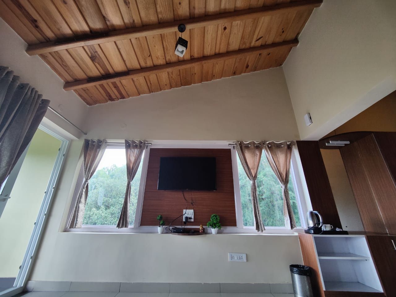 The Wonder Valley Resort Deluxe Room with Mountain & Valley View  19
