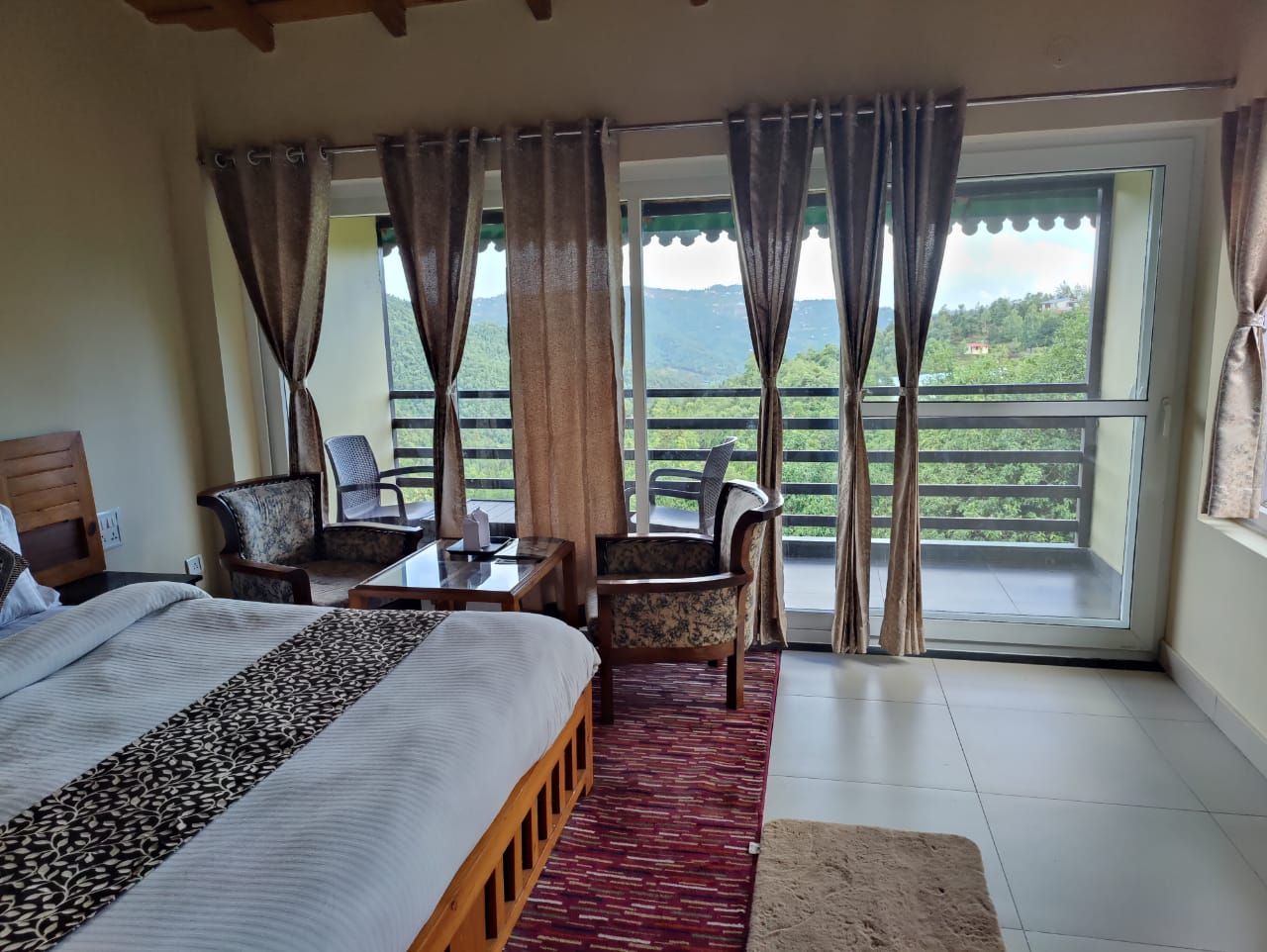 The Wonder Valley Resort Deluxe Room with Mountain & Valley View  8