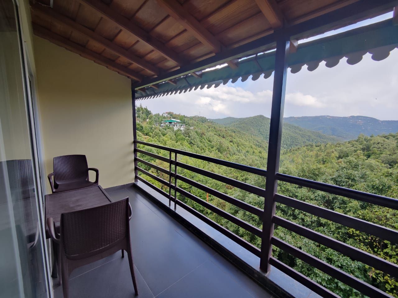The Wonder Valley Resort Deluxe Room with Mountain & Valley View  13