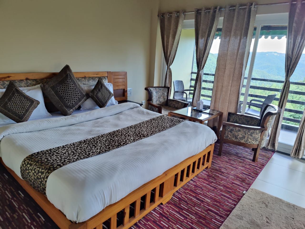The Wonder Valley Resort Deluxe Room with Mountain & Valley View  9