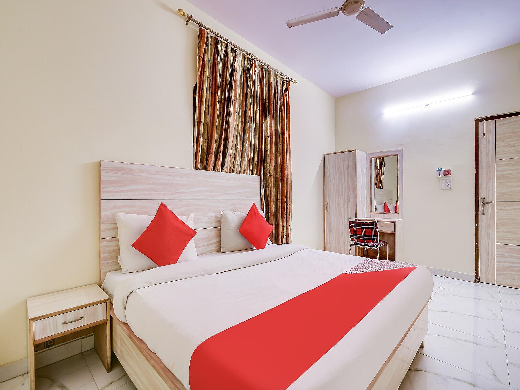 undefined OYO Flagship 27968 Vishwakarma Palace 10
