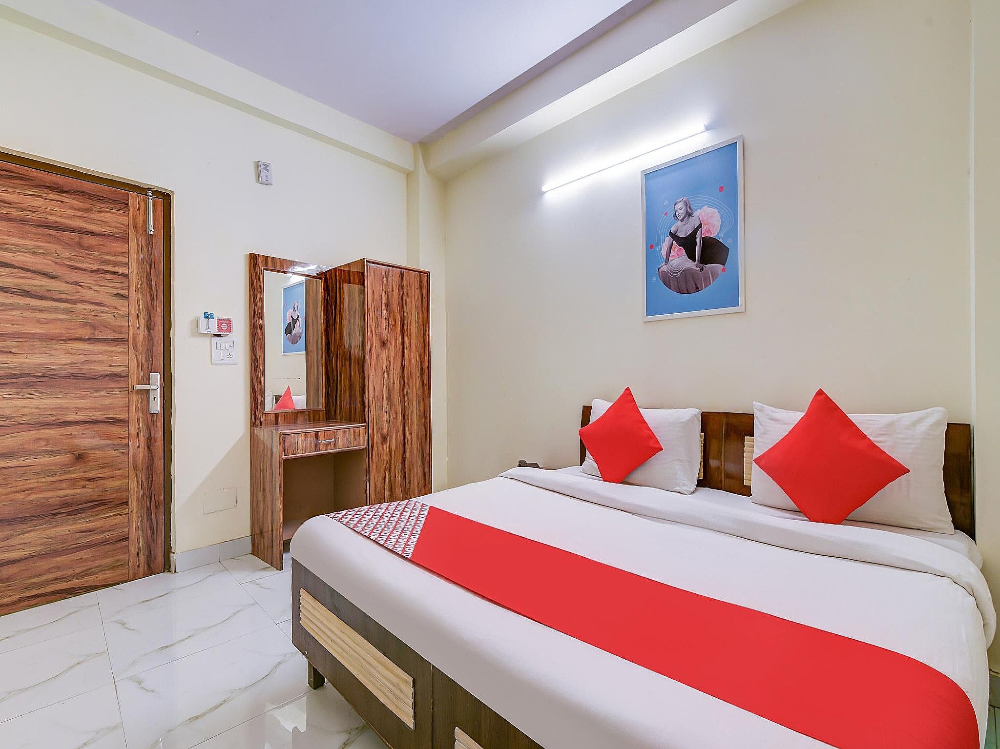 undefined OYO Flagship 27968 Vishwakarma Palace 9