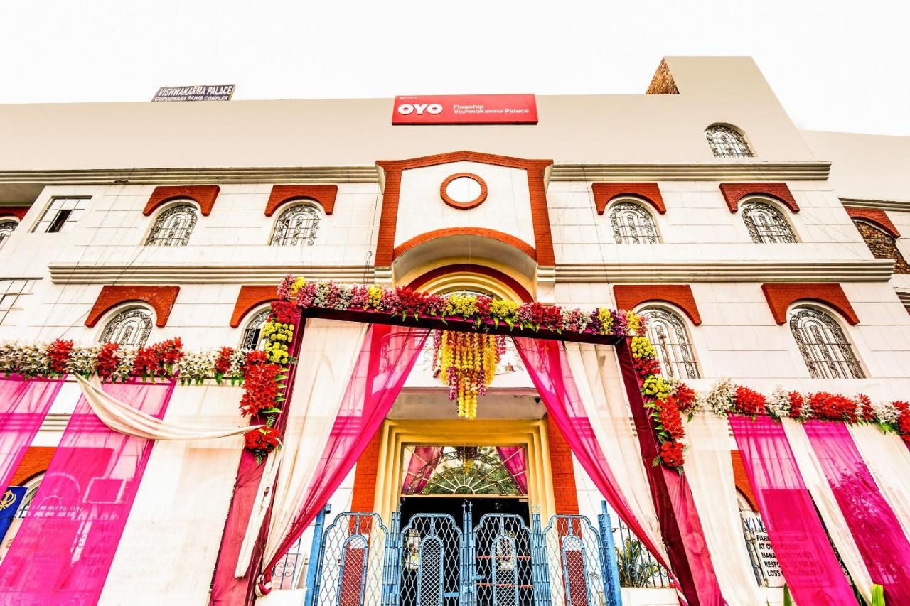 undefined OYO Flagship 27968 Vishwakarma Palace
