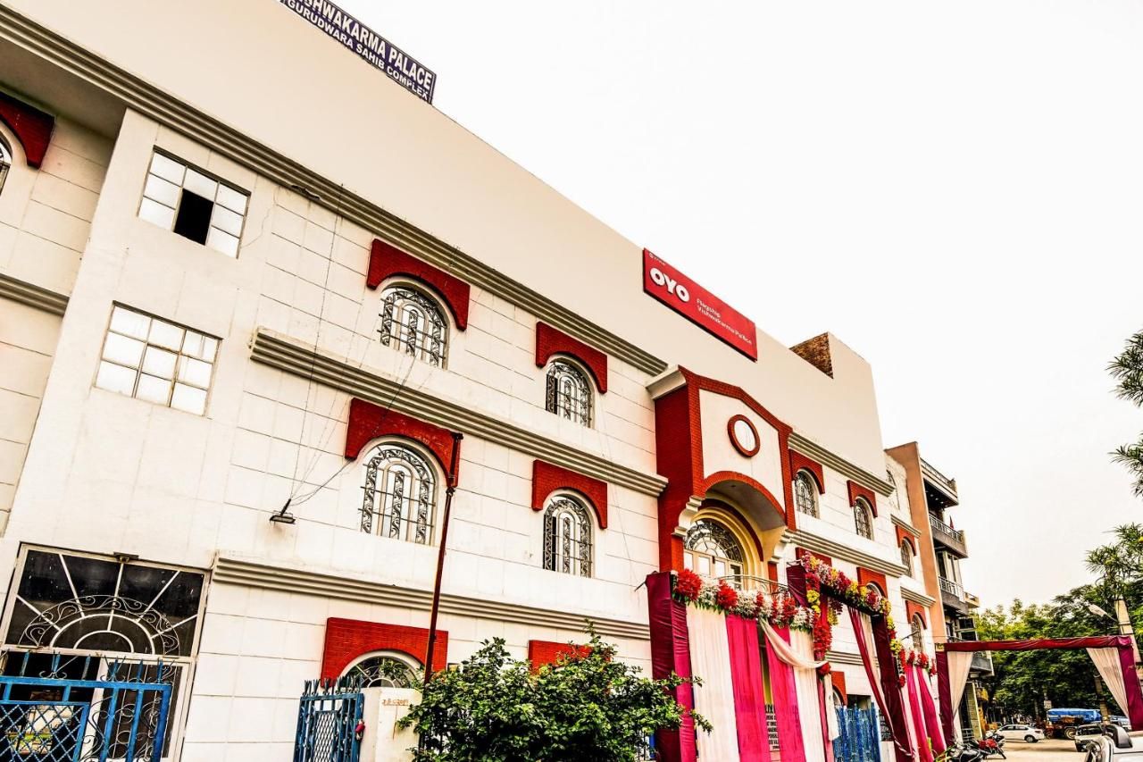 undefined OYO Flagship 27968 Vishwakarma Palace 6