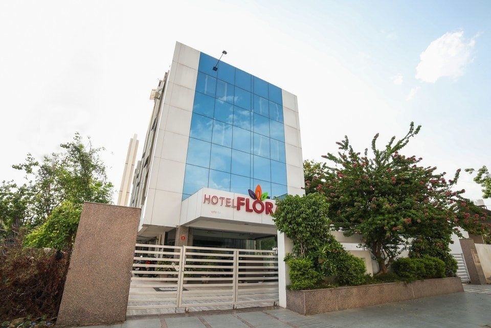 undefined Hotel Flora inn 7