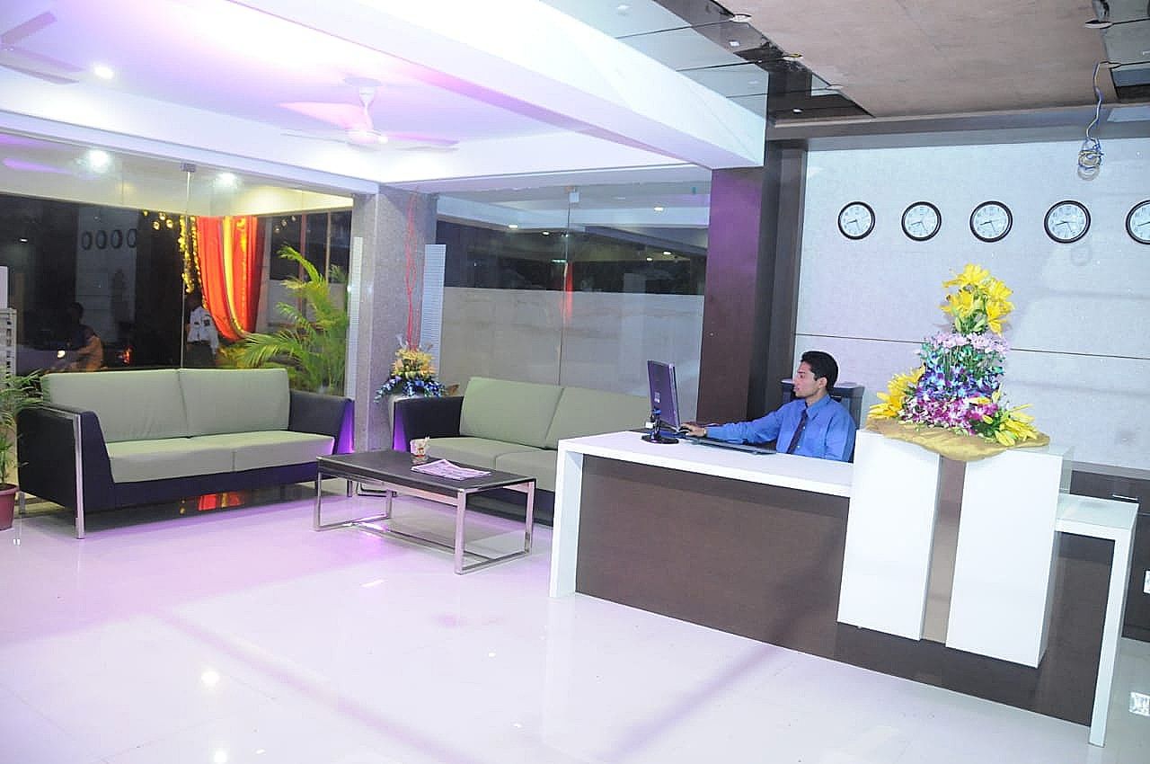 undefined Hotel Flora inn 2
