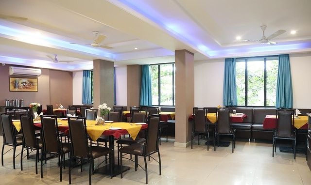 undefined Hotel Flora inn 5