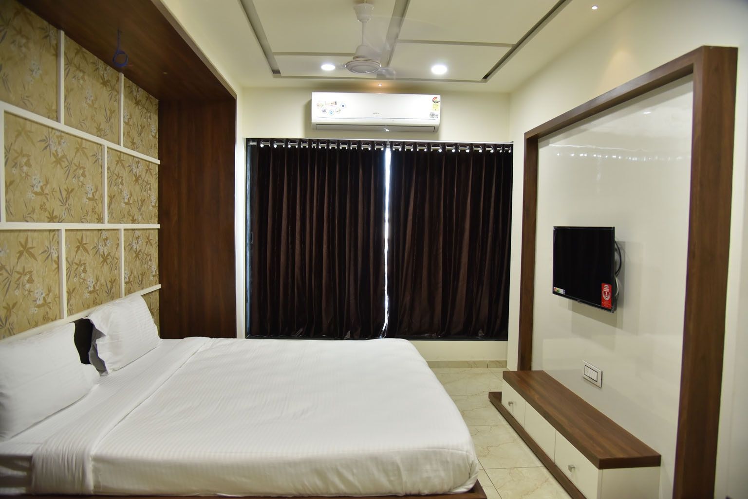 undefined Hotel Savera Inn 9