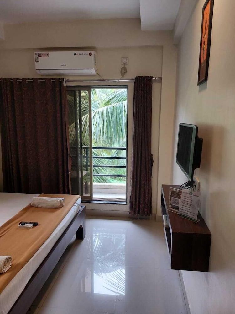 ILIF 2737 Royal Paradise Deluxe Room, 1 King Bed, Garden View 2