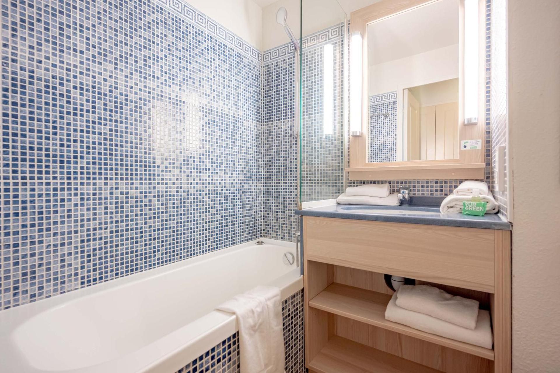 One-Bedroom Apartment with Air Conditioning and Terrace or Balcony (4 People)