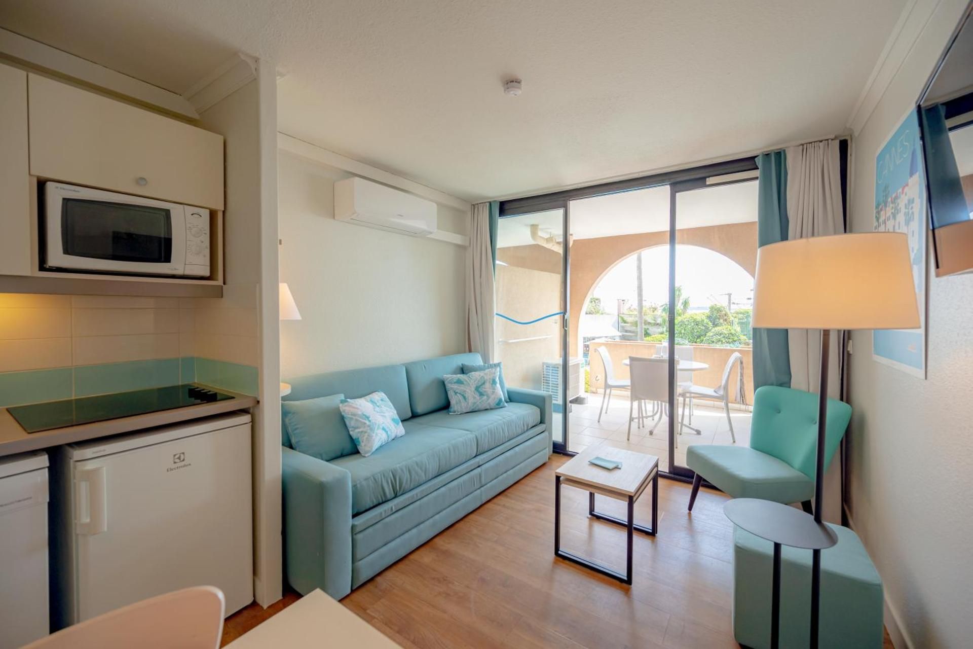 One-Bedroom Apartment with Air Conditioning and Terrace or Balcony (4 People)