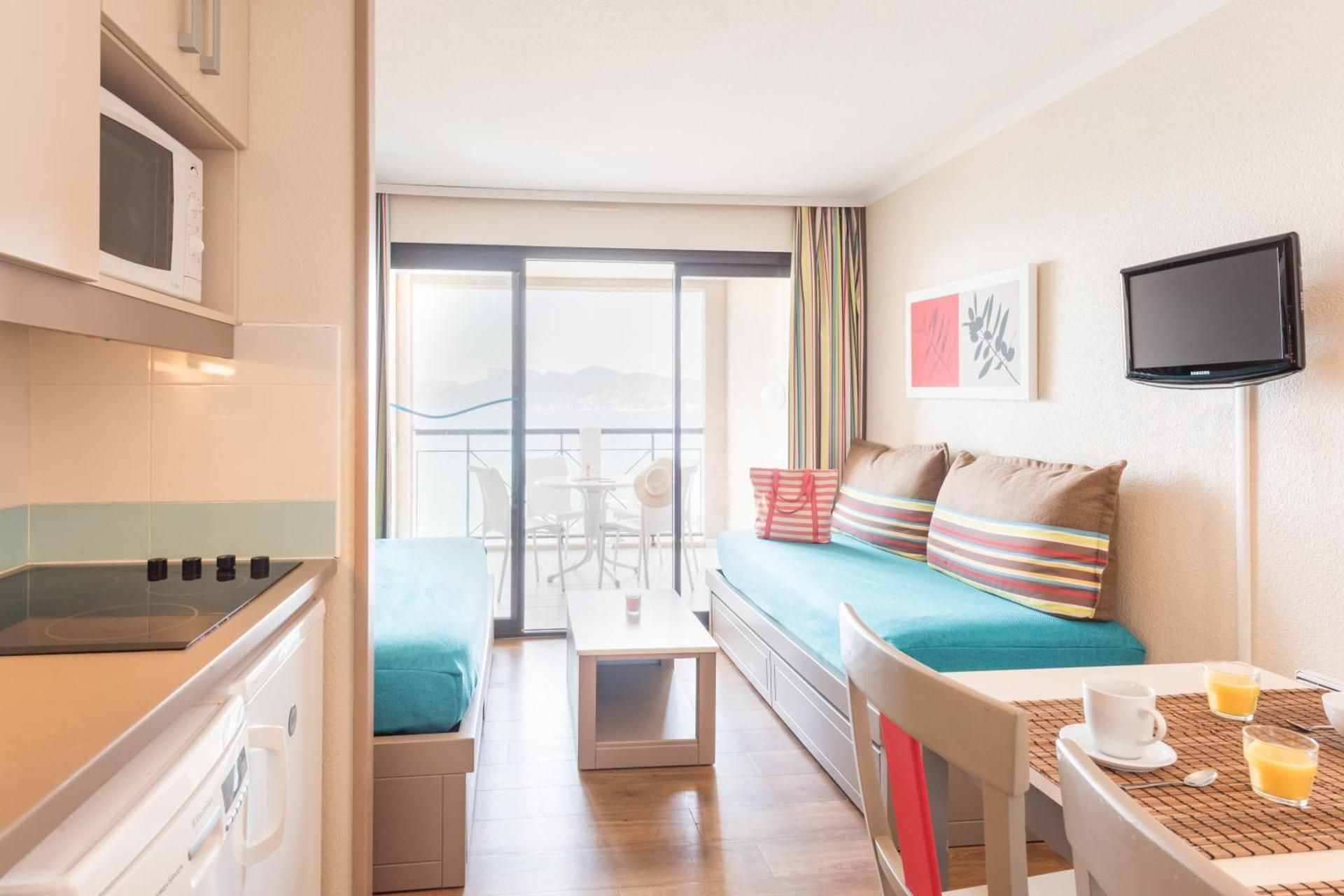 Studio with Sleeping Alcove and Terrace or Balcony (5 people)