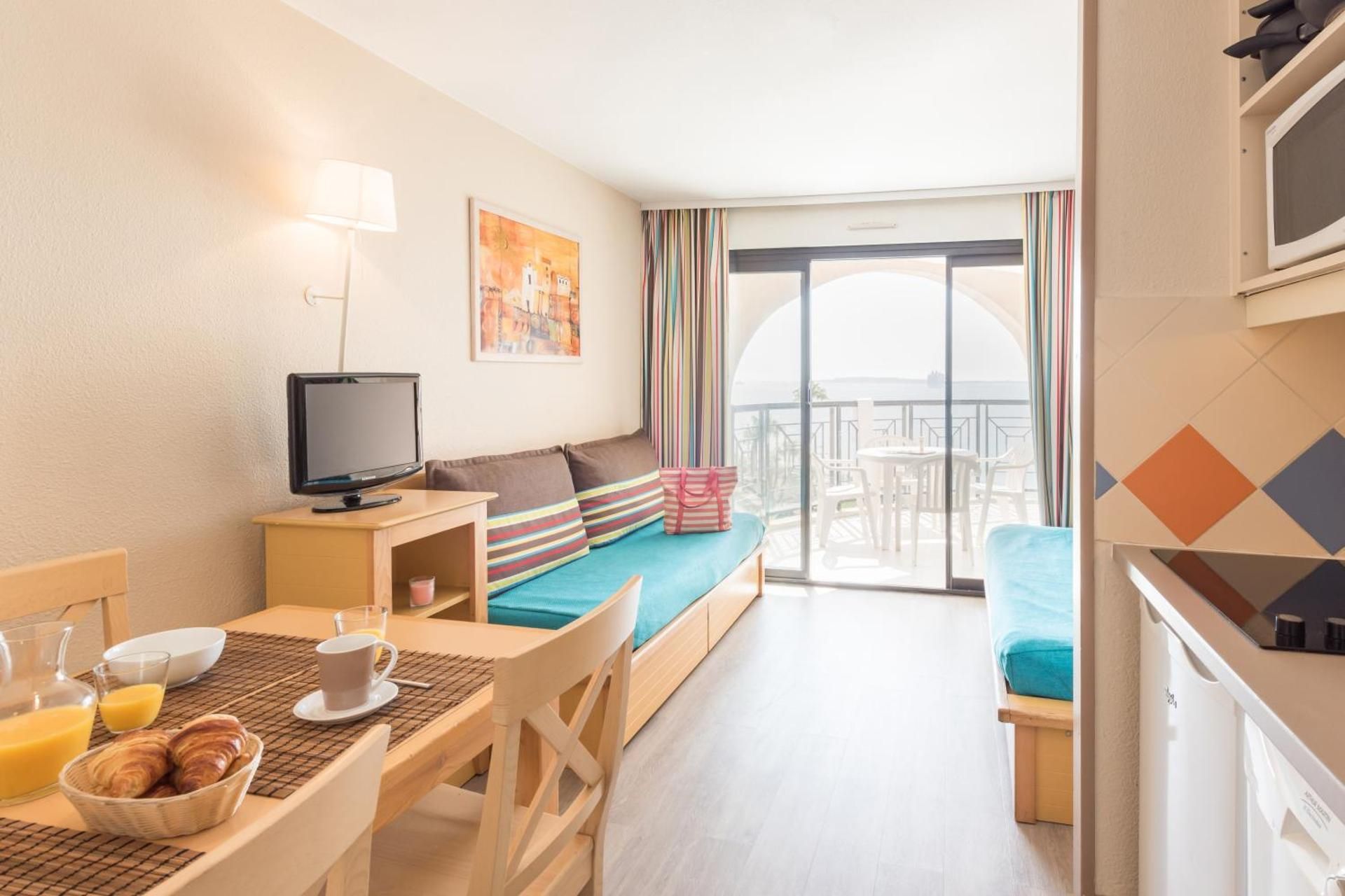 One-Bedroom Apartment with Terrace or Balcony  (5 People)