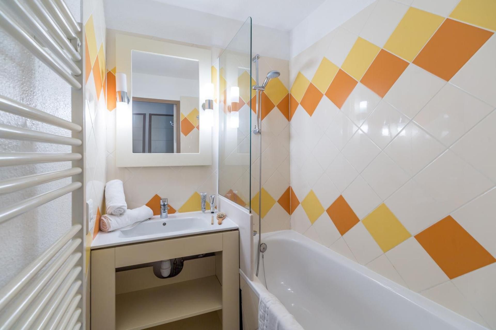 One-Bedroom Apartment with Sleeping Alcove and Terrace or Balcony (7 People) - Sea View