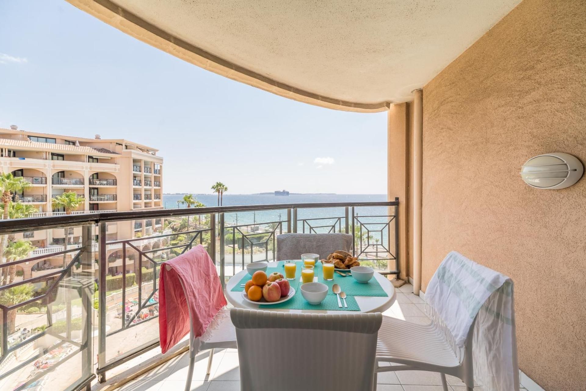 One-Bedroom Apartment with Terrace or Balcony (5 People) - Sea View