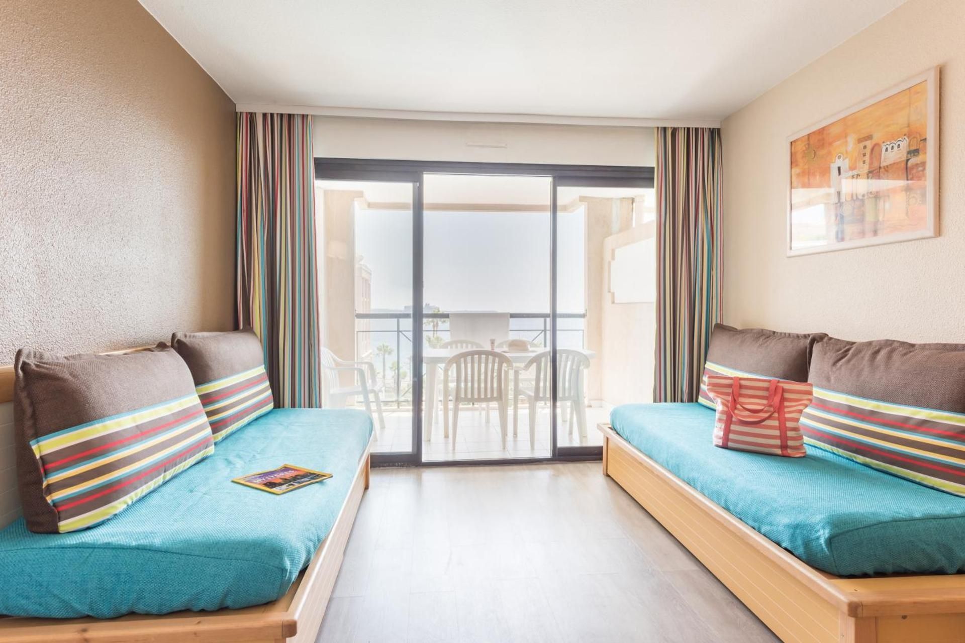 One-Bedroom Apartment with Sleeping Alcove and Terrace or Balcony (7 People)
