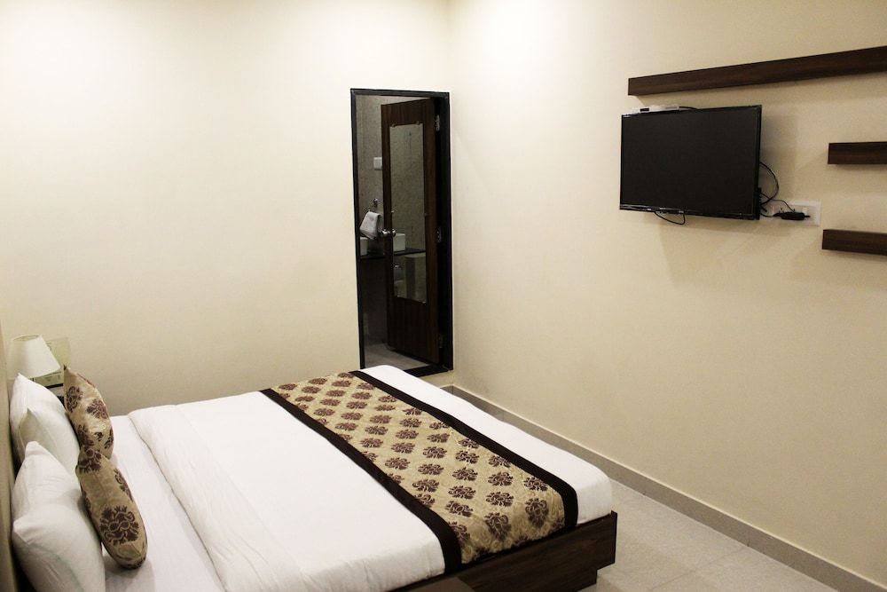 Eco Inn Hotel Superior Room, 1 King Bed, Accessible, Non Smoking 3