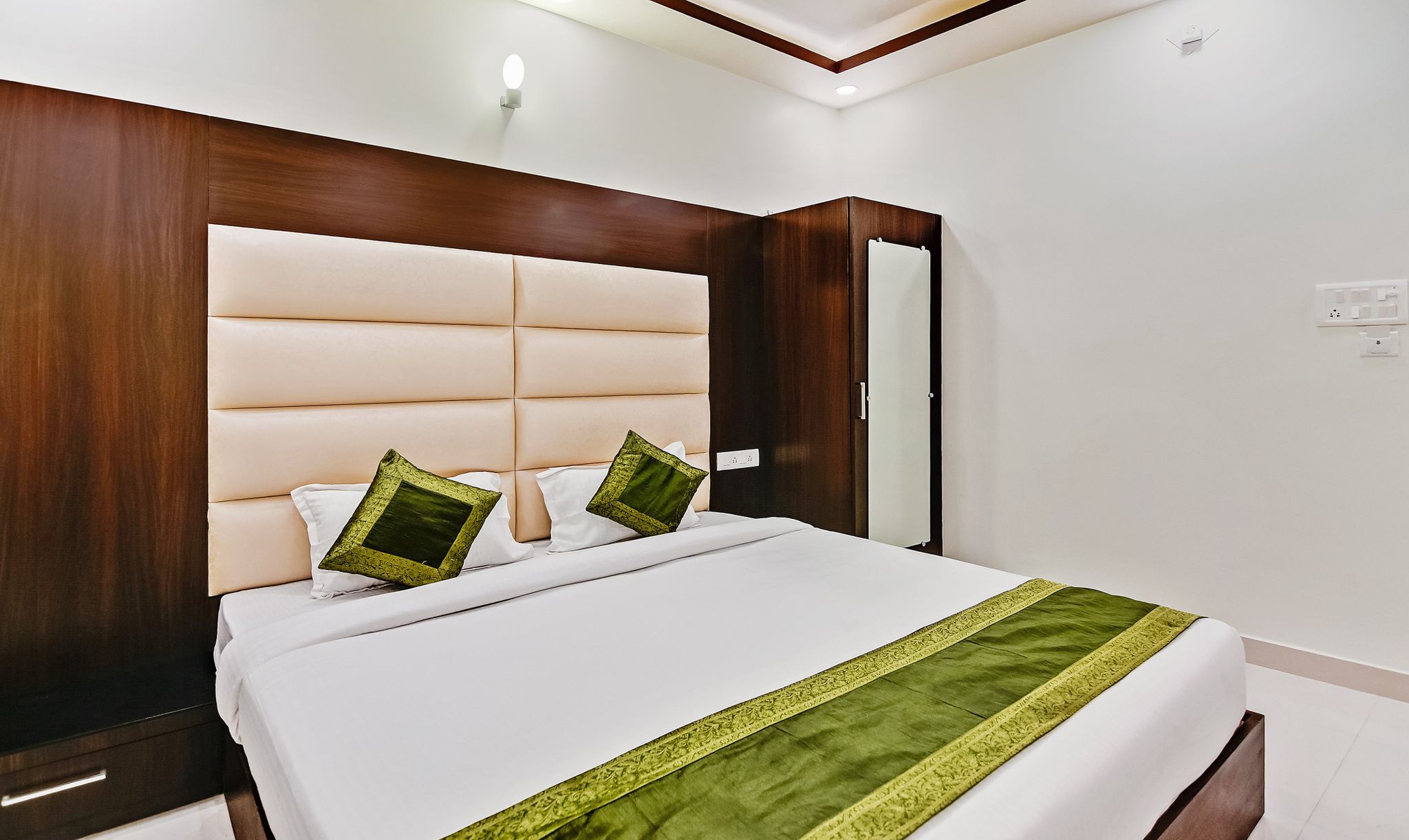 Treebo Resto- Near Lucknow Railway Station Standard Double Room 12
