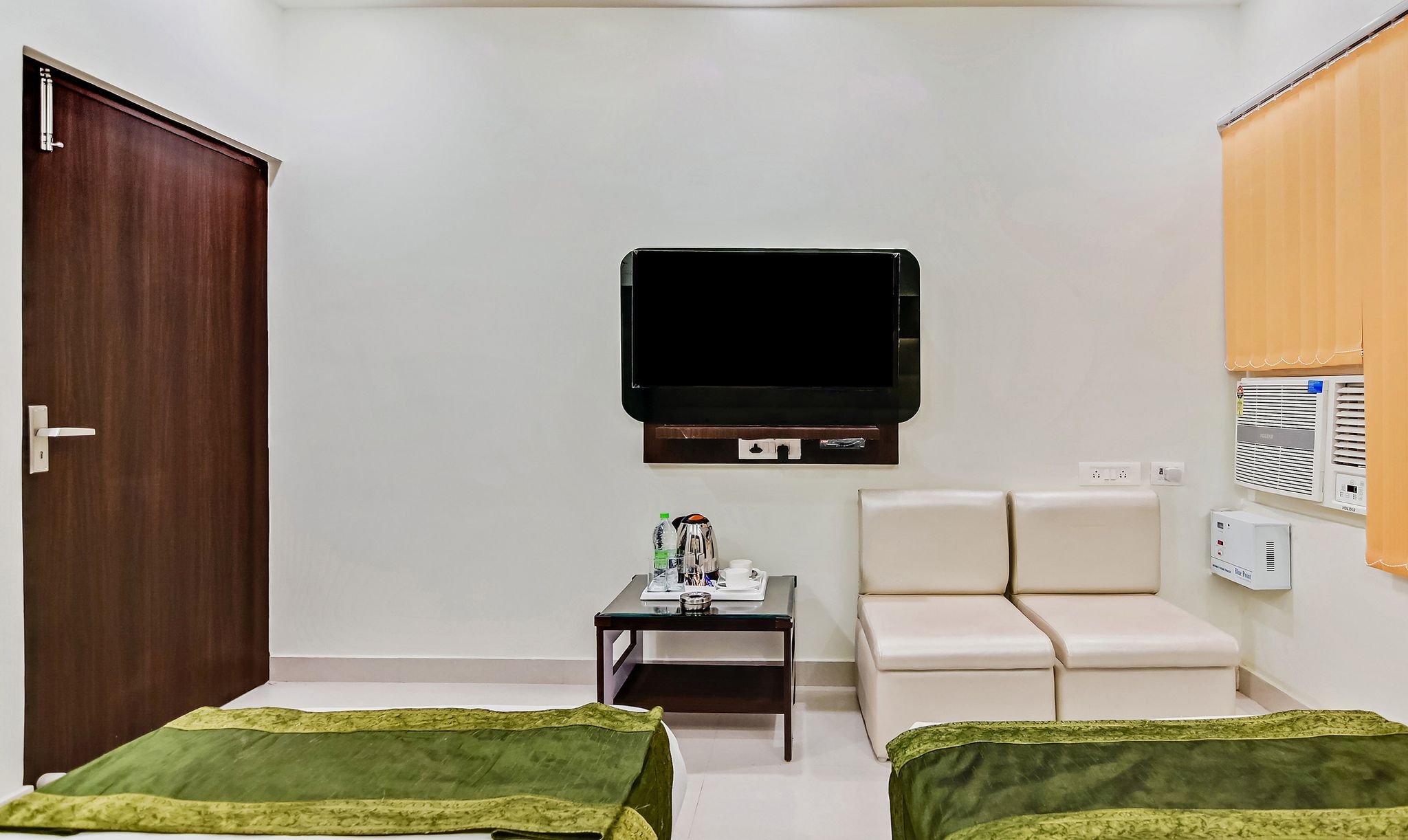 Treebo Resto- Near Lucknow Railway Station Standard Double Room 23