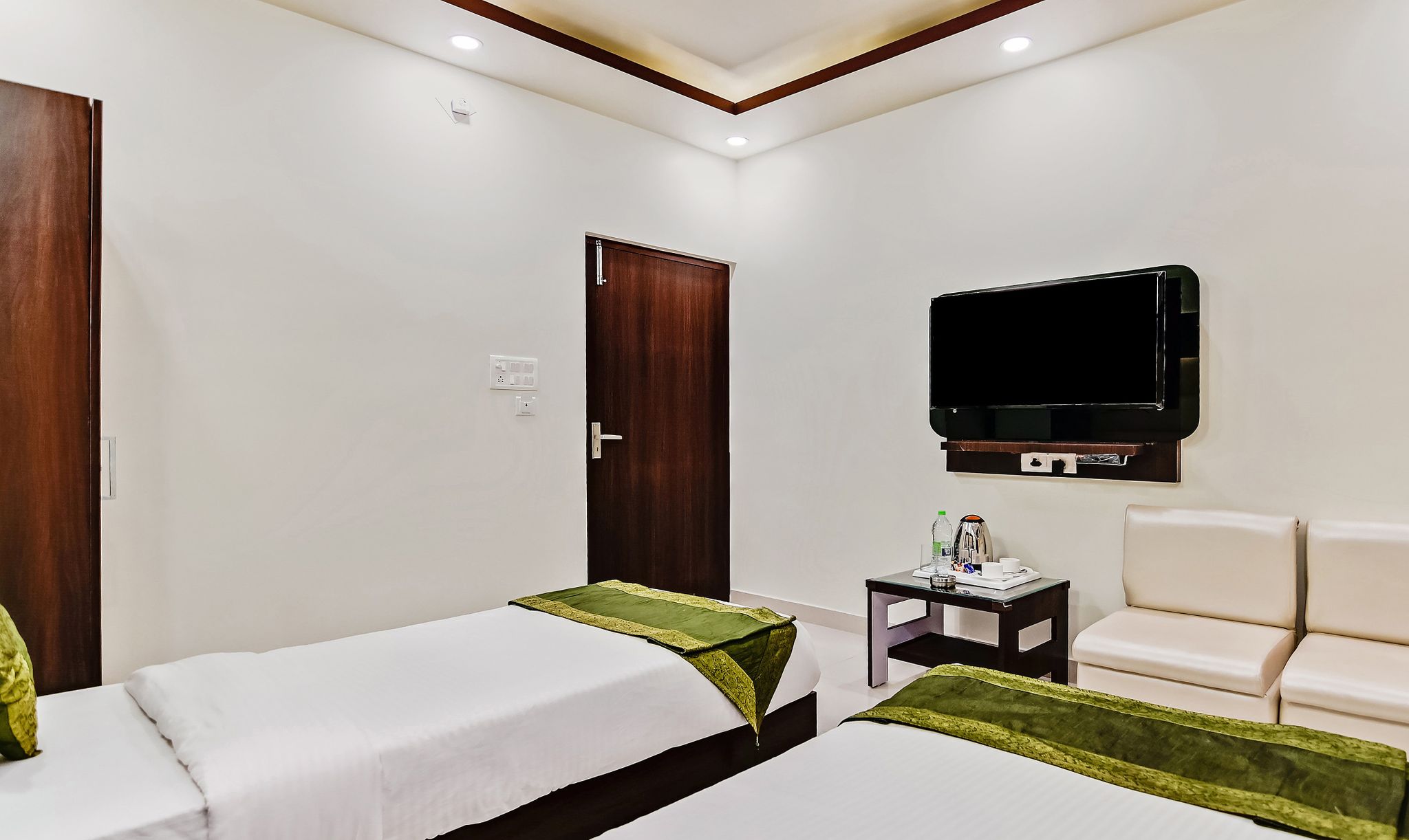 Treebo Resto- Near Lucknow Railway Station Standard Double Room 4