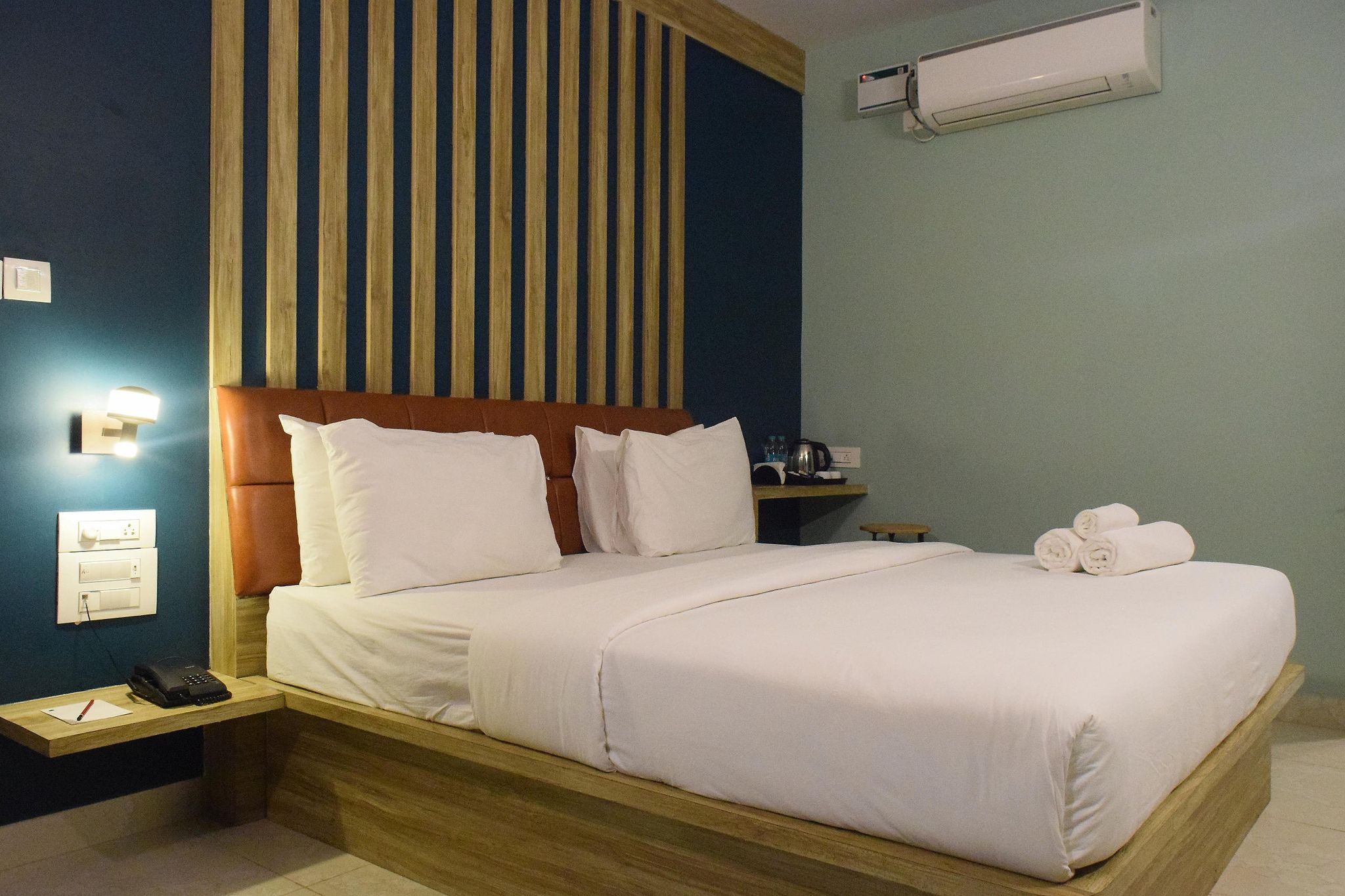 Air Avenue Hotel Deluxe Room 4