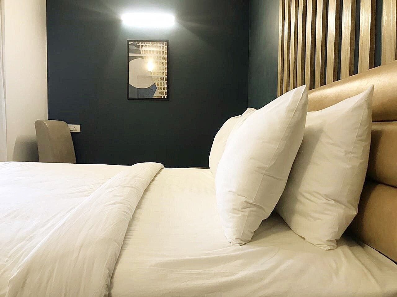 Air Avenue Hotel Deluxe Room 5