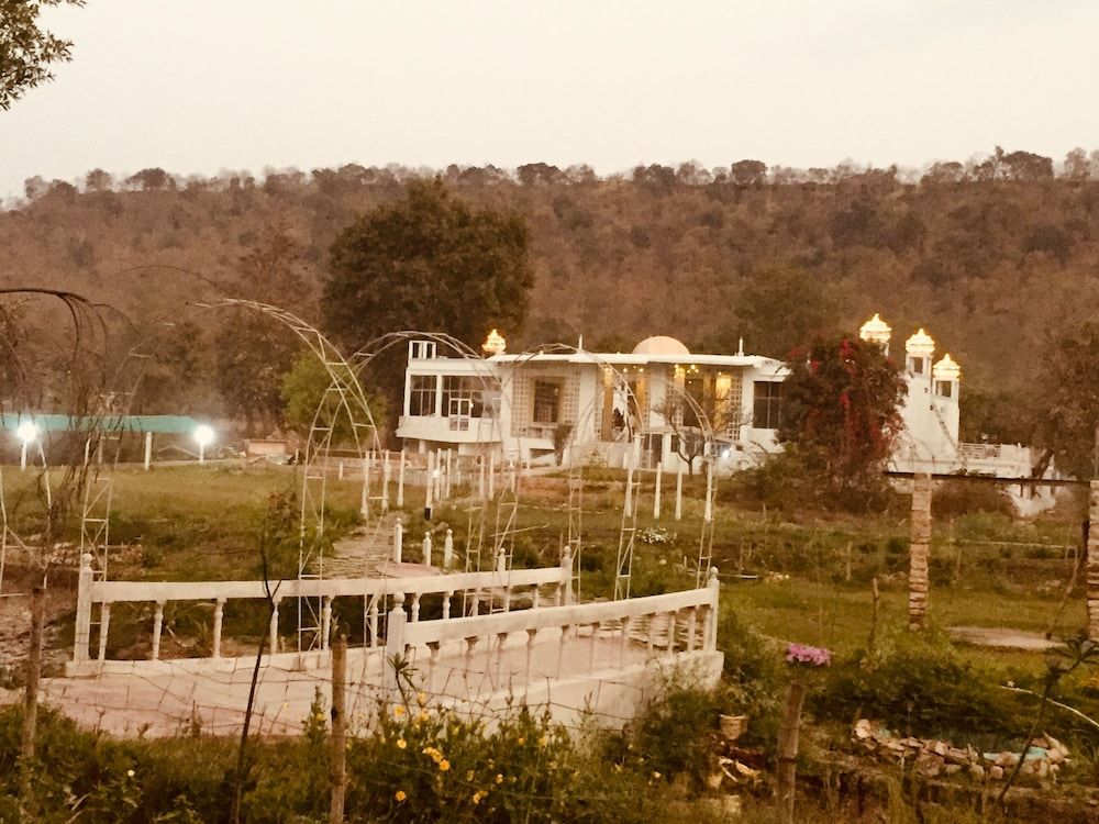 Eriline Resorts