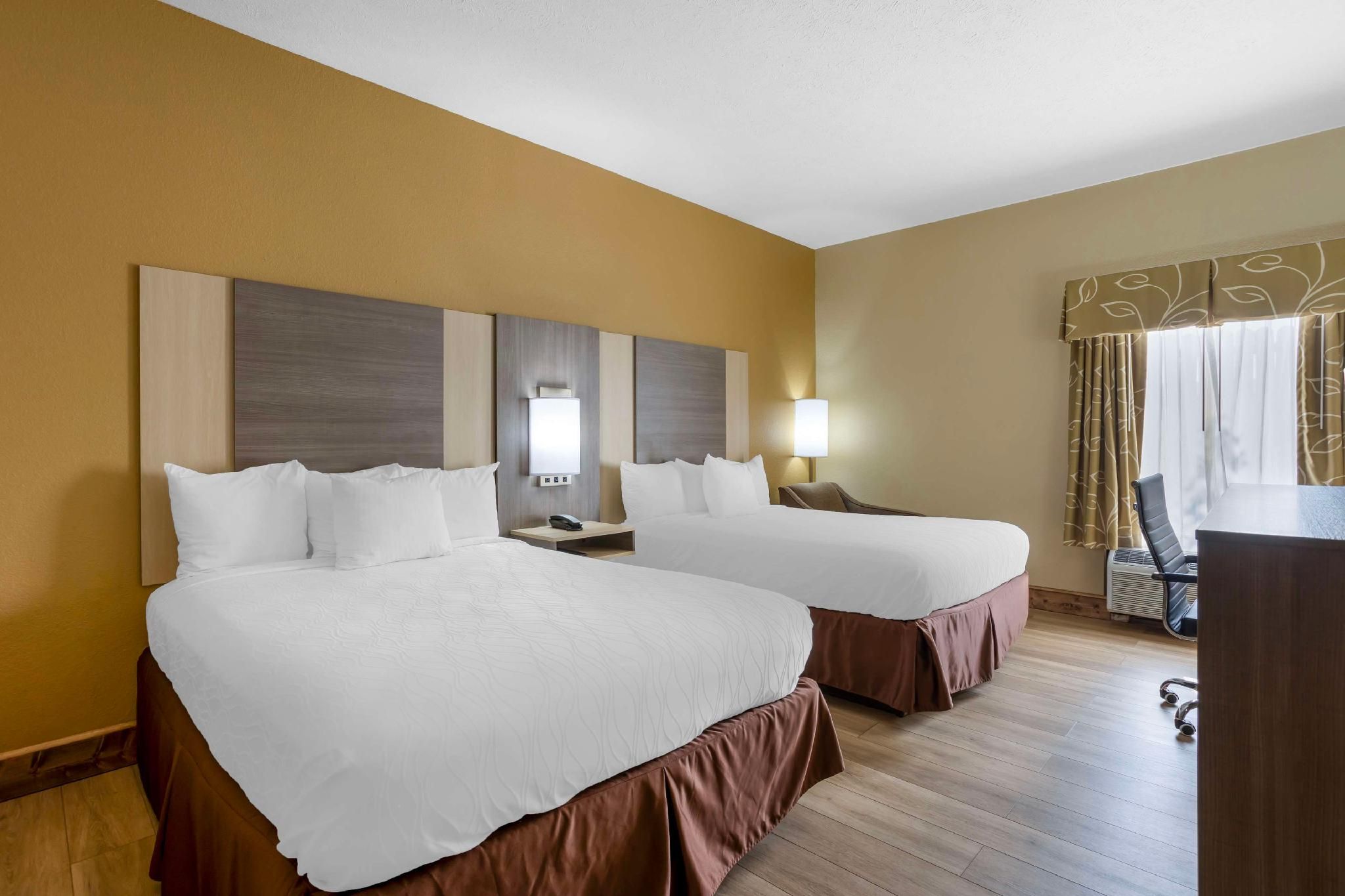 2 queen beds, nonsmoking