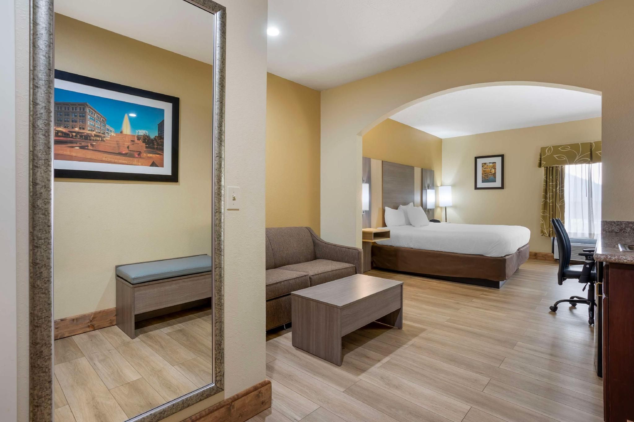 Suite - 1 King Bed, Nonsmoking, Sofa