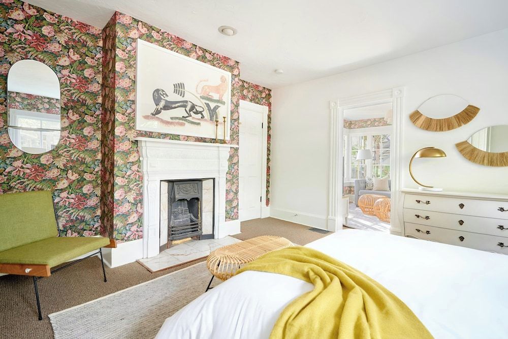 Suite, 1 Queen Bed with Sofa bed