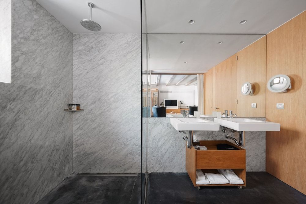 Son Brull Hotel & Spa Deluxe Duplex, Bathtub